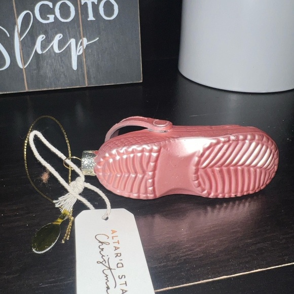 Croc Christmas Ornament NWT Altar’d State - Picture 6 of 6